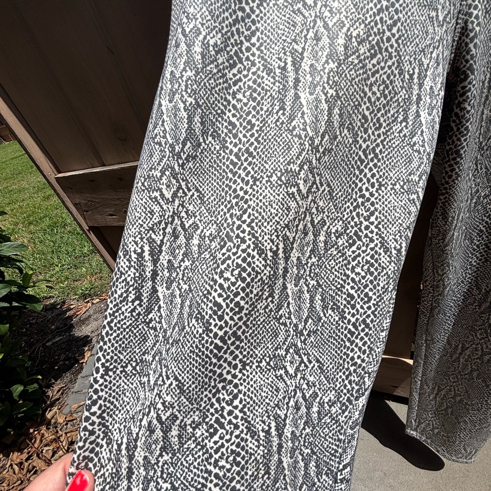 Express Python Pattern Leggings - Black And Gray - image 6